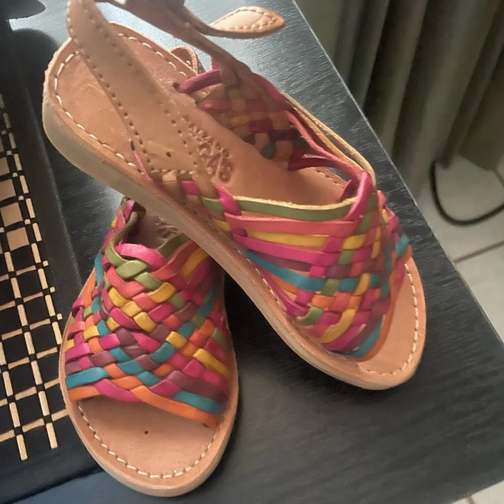 Sandals - Picture 3 of 4